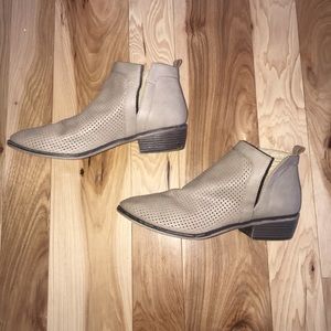 Restricted women’s taupe ankle booties
